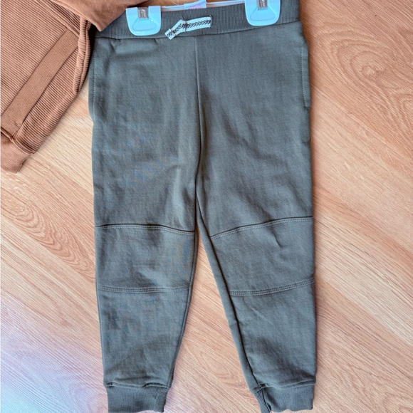 NWT Tommy Bahama Boys Hooded Sweatshirt and Sweatpants-Light Brown and Green - Picture 4 of 6